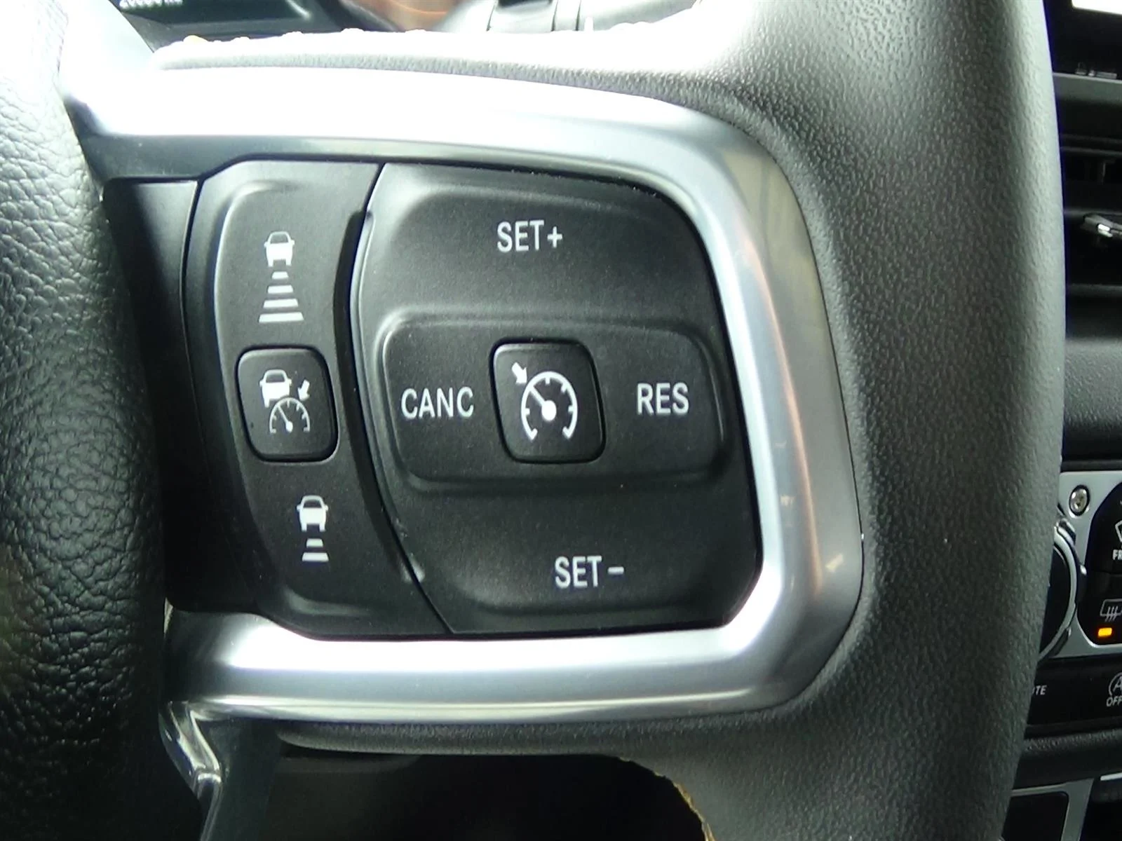 Certified Used 2024 Anvil Clear Coat (pds) Jeep Sahara image 22
