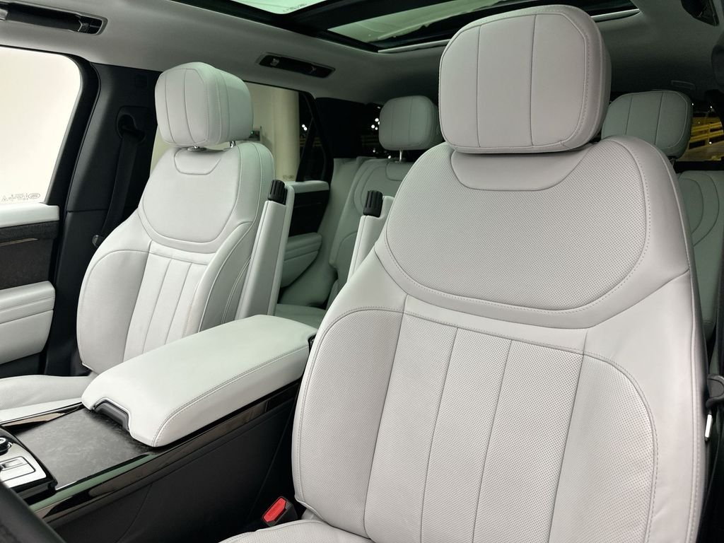 Used 2023 Fuji White Land Rover SE image 22