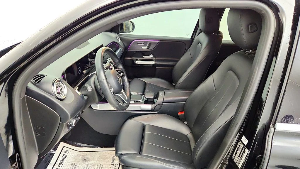 Used 2020 Night Black Mercedes-Benz GLB 250 4MATIC® SUV w/ Premium Pkg, Surround View & Panorama Roof image 12