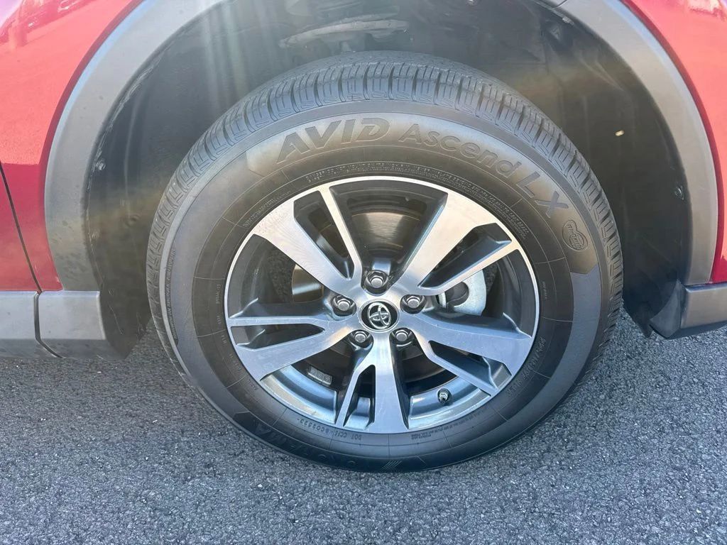 Used 2018 Ruby Flare Pearl Toyota XLE image 26