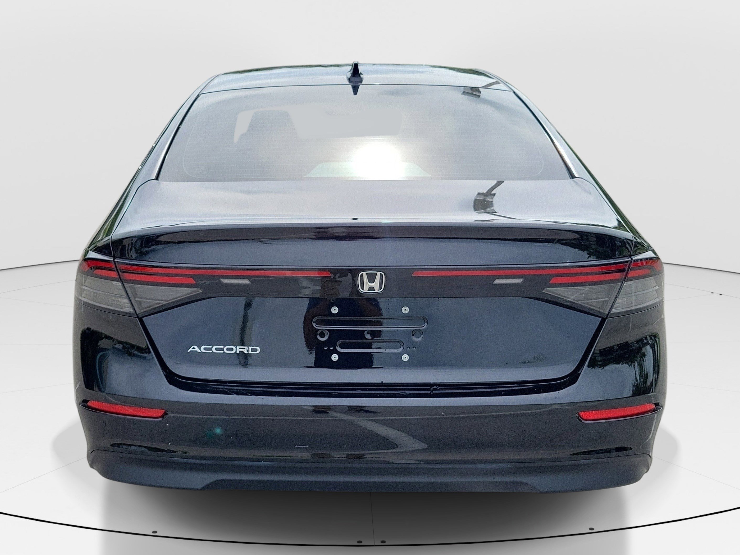 Used 2025 Platinum White Pearl Honda SE image 5