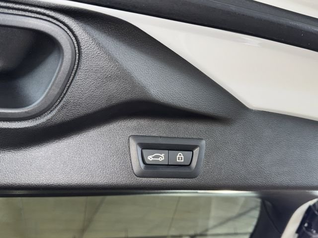 Used 2023 White Metallic BMW sDrive40i image 19