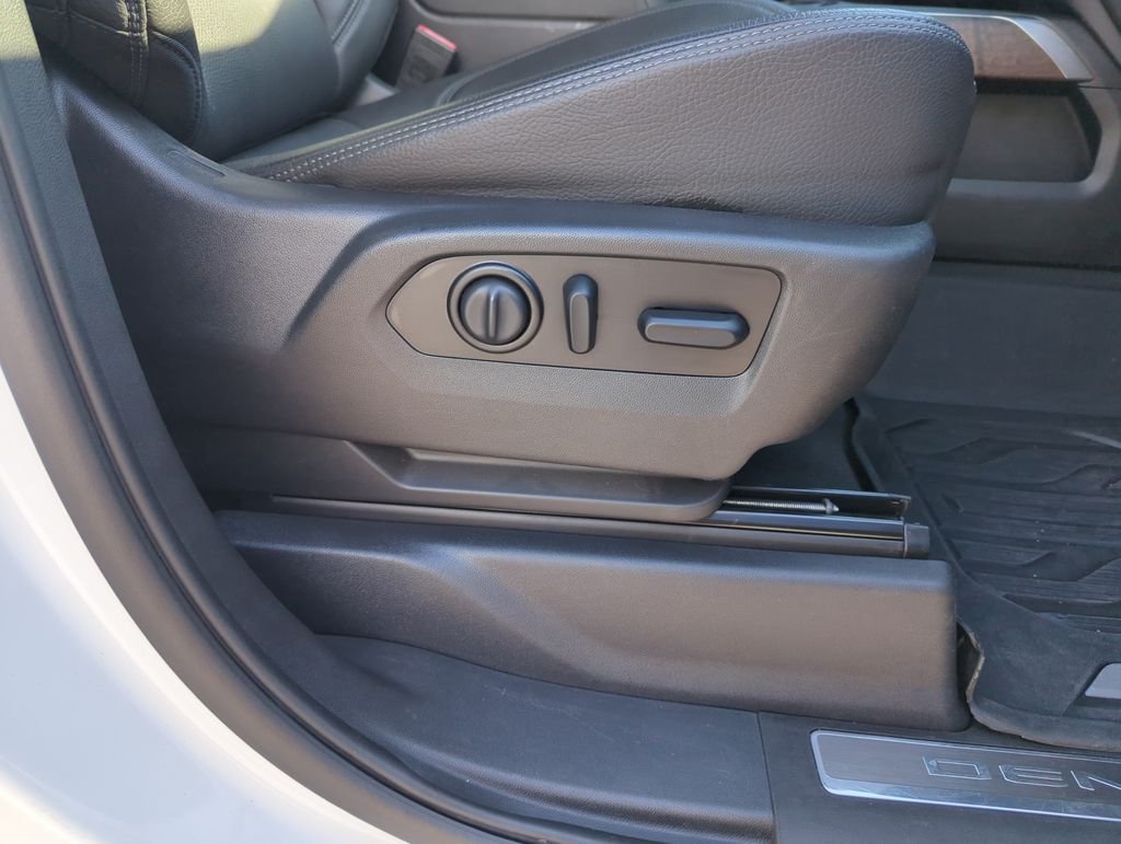 Used 2021 White GMC Denali image 38