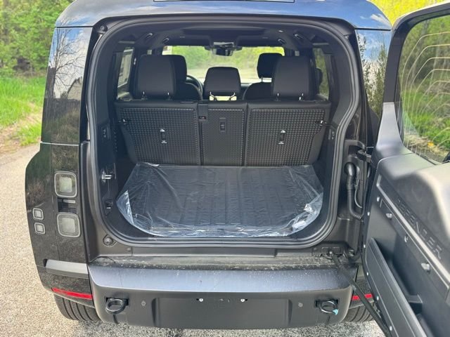 New 2026 Santorini Black Land Rover X-Dynamic SE image 7