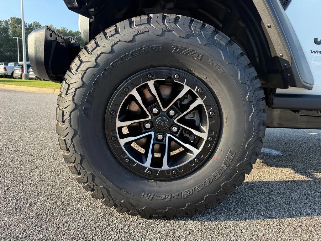 New 2026 Bright White Clear-Coat Exterior Paint Jeep Willys image 25