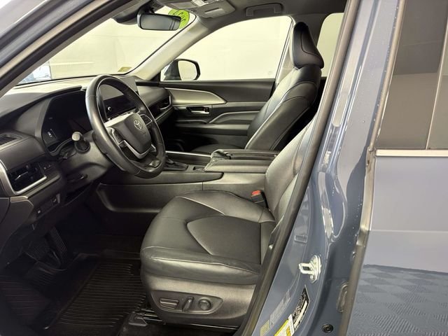 Used 2024 White Toyota XLE image 19