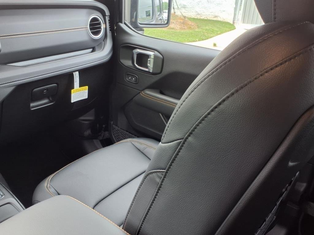 Used 2025 Black Clearcoat Jeep Sahara image 25
