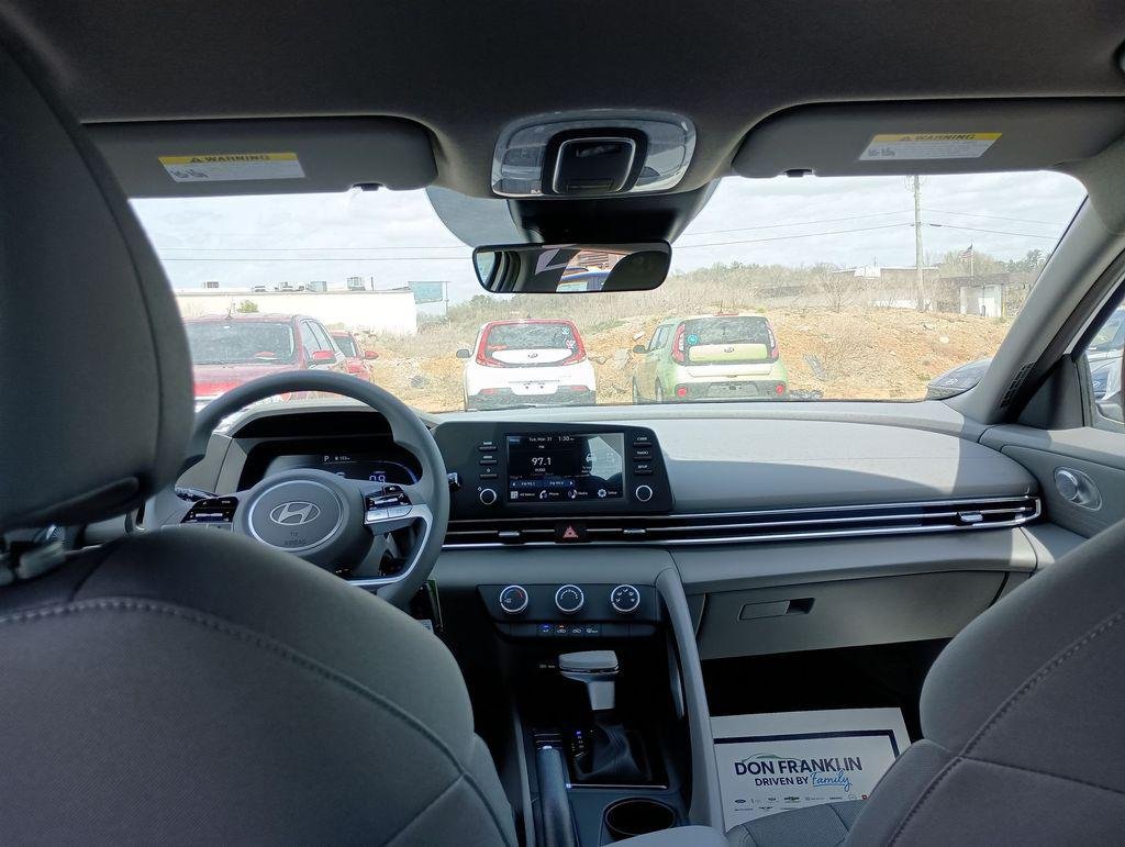 New 2026 White Hyundai SE image 10