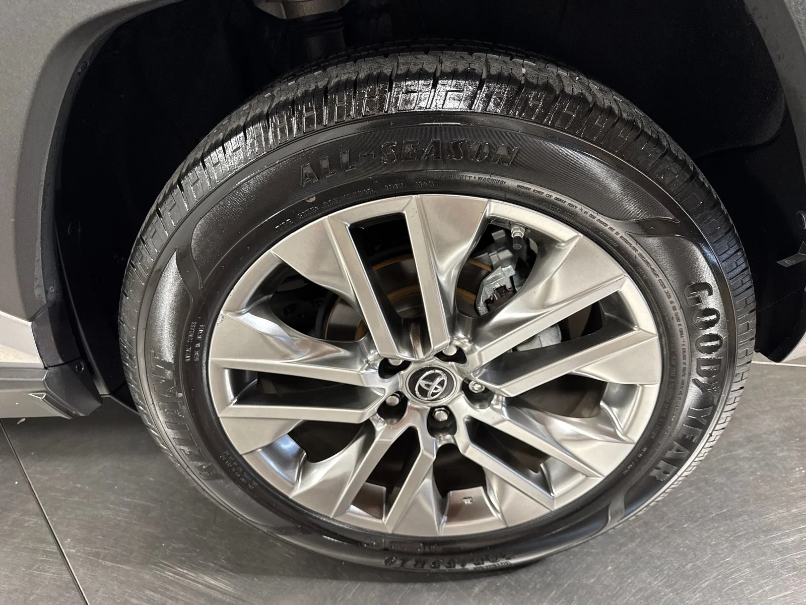 Used 2019 Silver Sky Metallic Toyota XLE Premium image 12