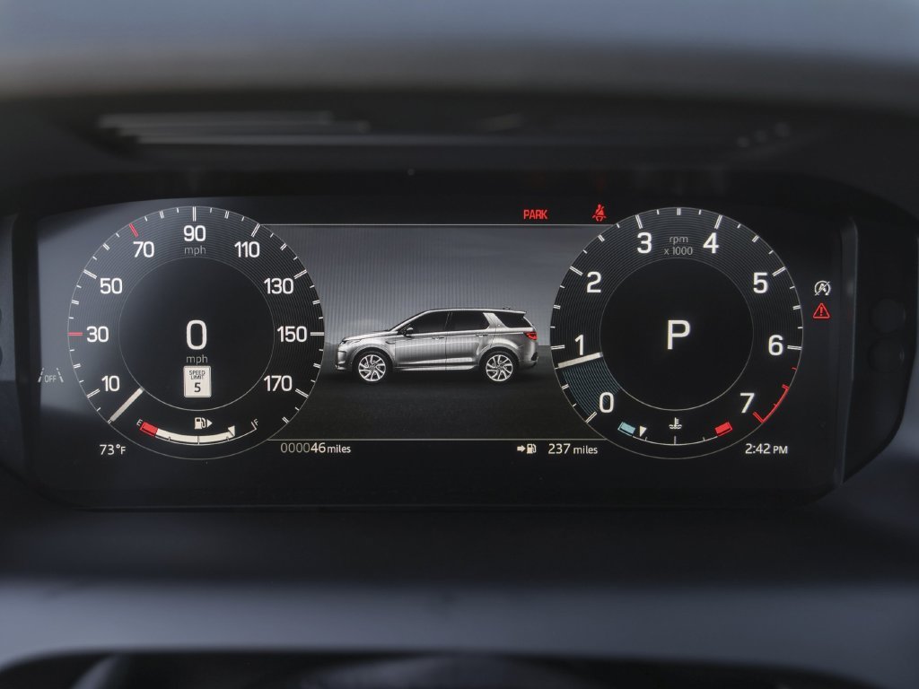 Used 2025  Land Rover SE image 17