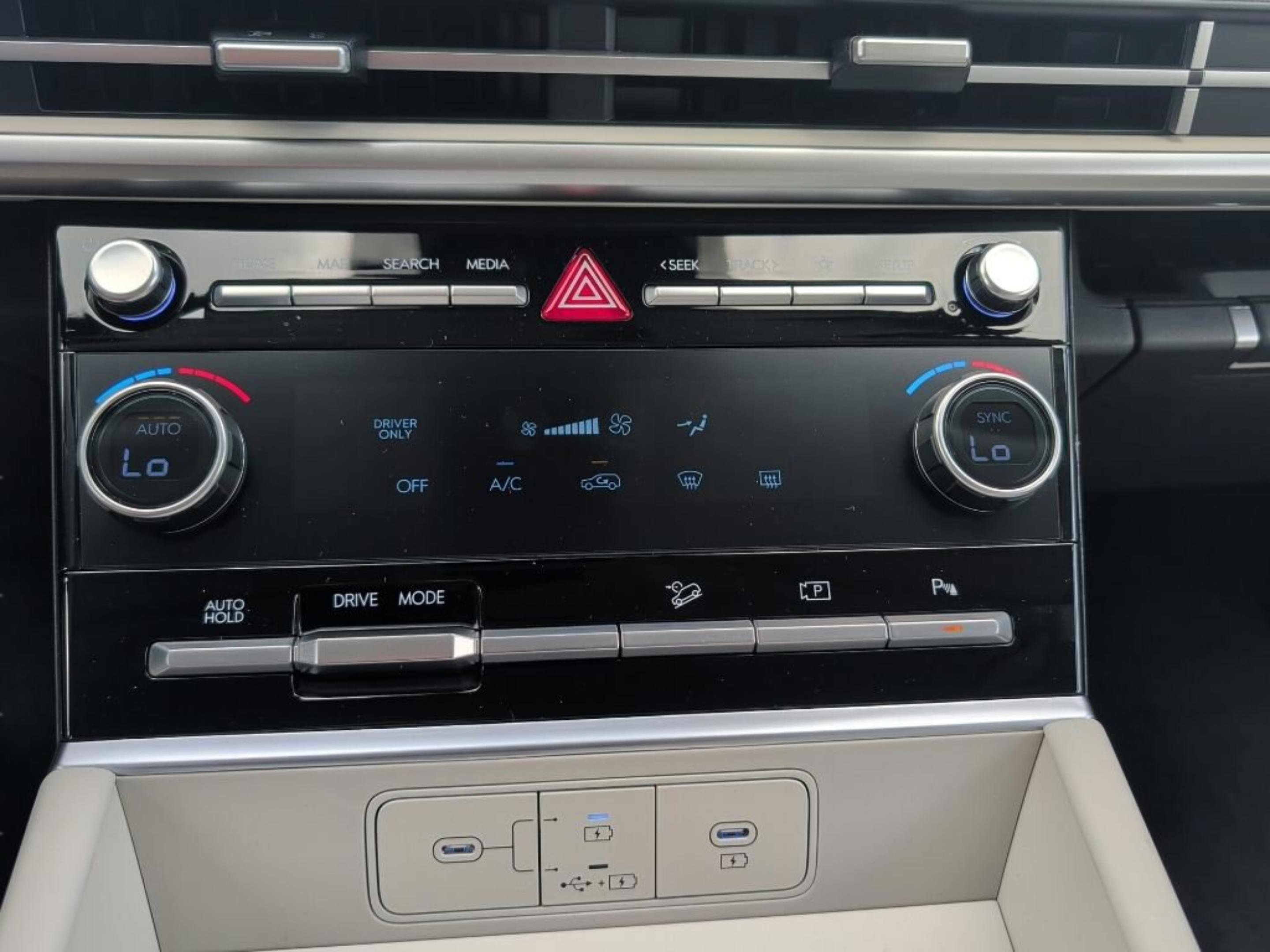 New 2026 Serenity White Hyundai SE image 25