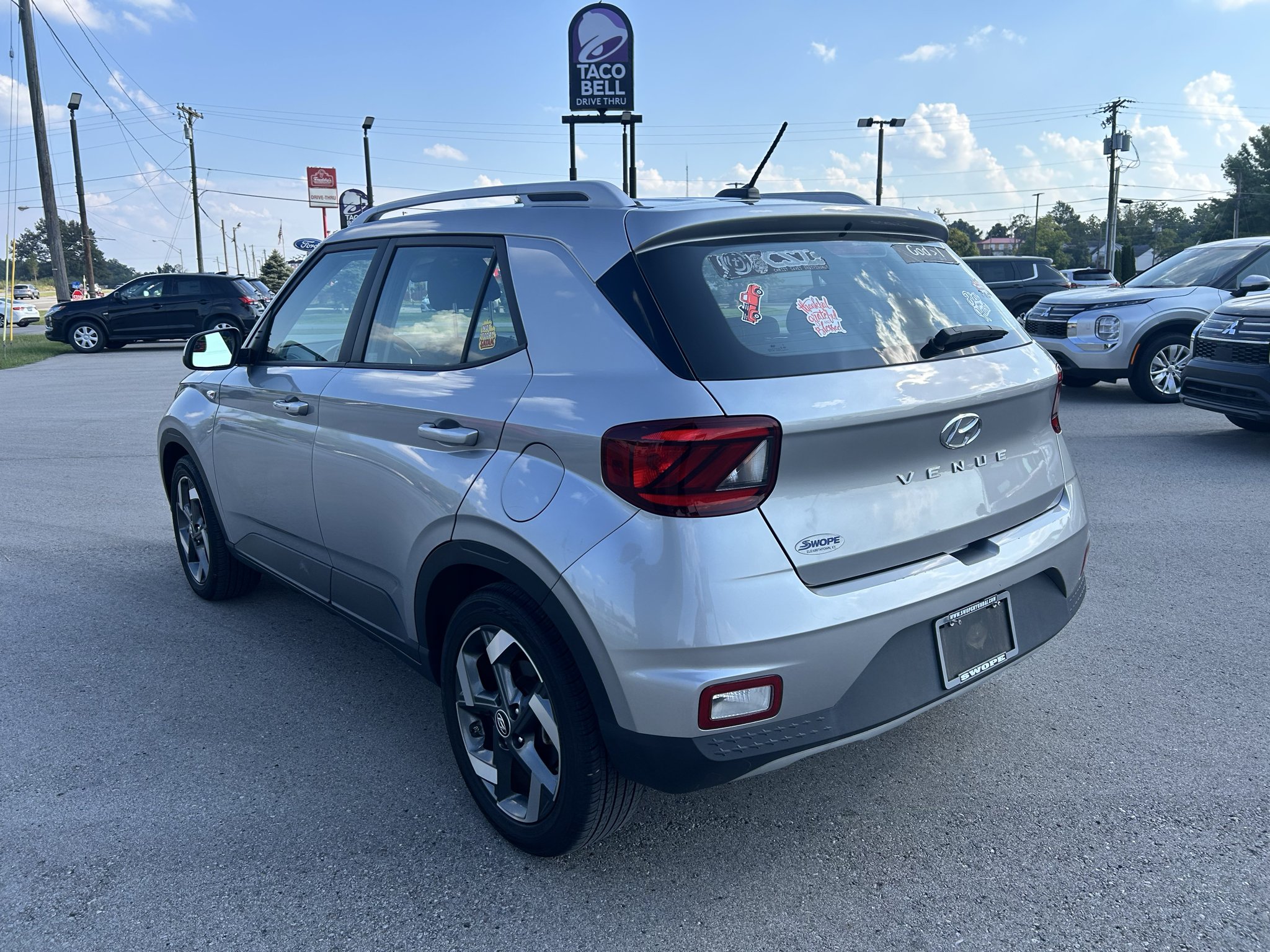 Used 2024 Silver Hyundai  image 4