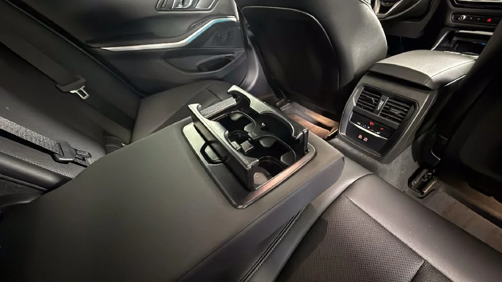 2024 BMW 3 Series 330e - Photo 29