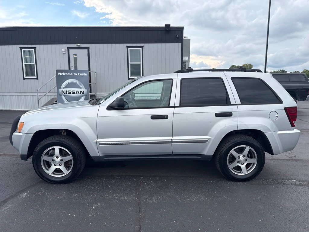 Used 2005 Silver Jeep Laredo image 6
