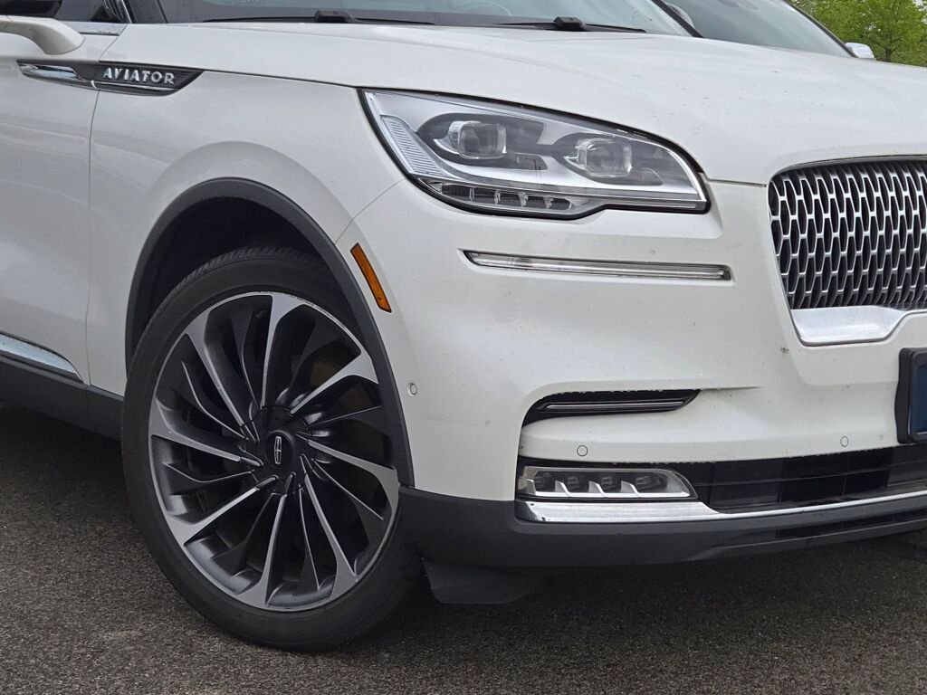 Used 2021 White Lincoln Reserve image 4