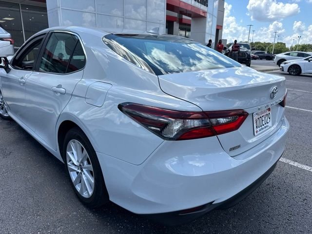 Used 2022 White Toyota LE image 8