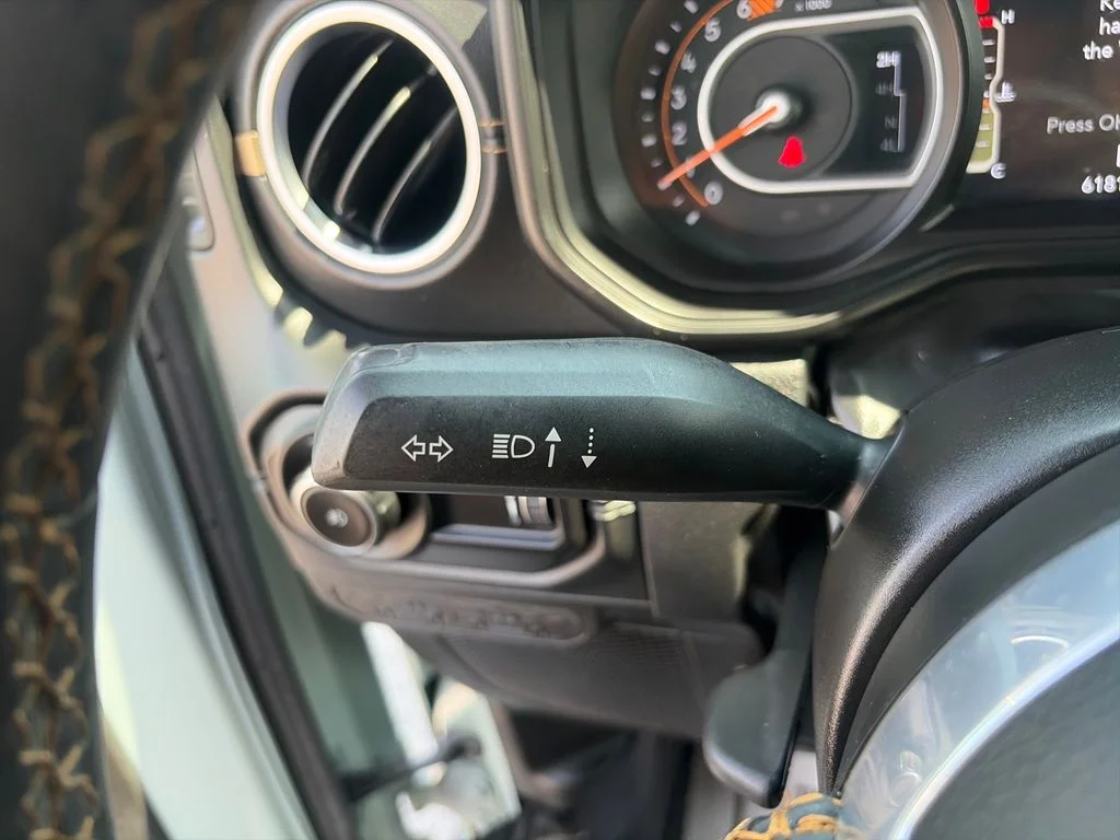 Used 2024 Gray Jeep Sahara image 38