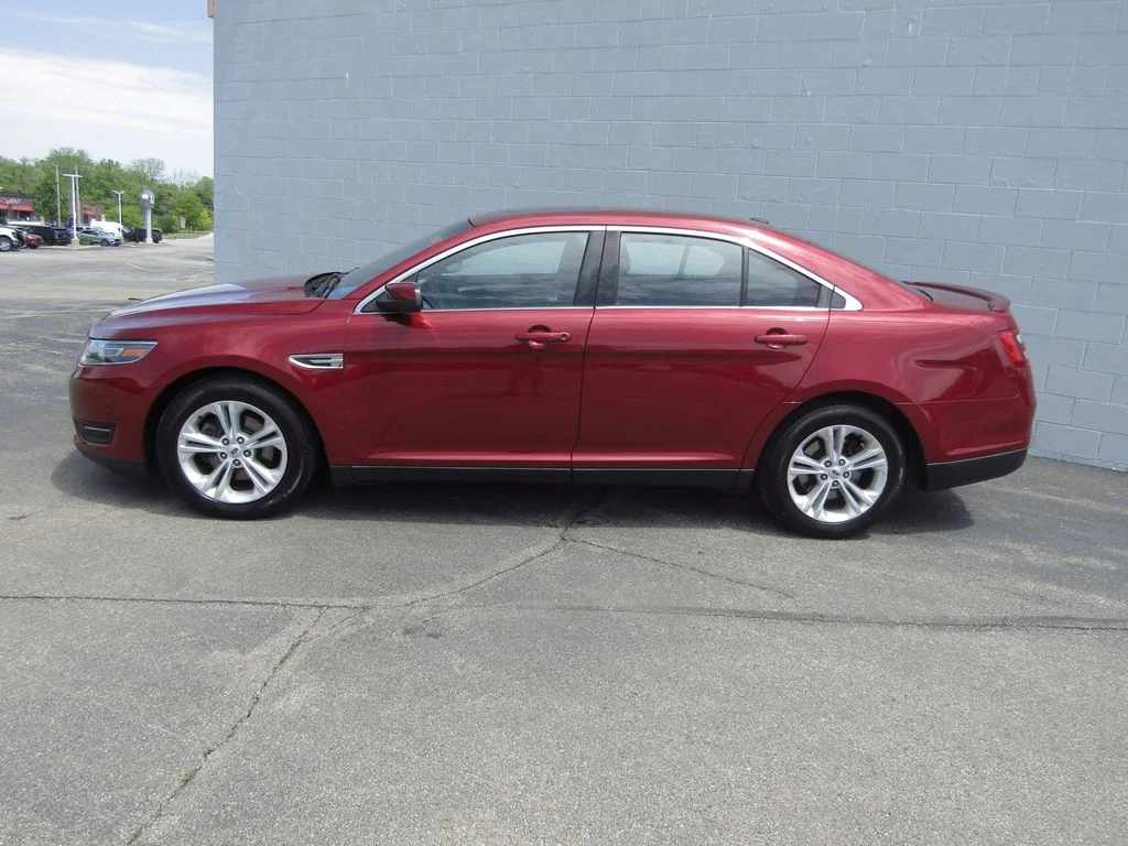 Used 2017 Ford Taurus SEL with VIN 1FAHP2E8XHG130305 for sale in Racine, WI