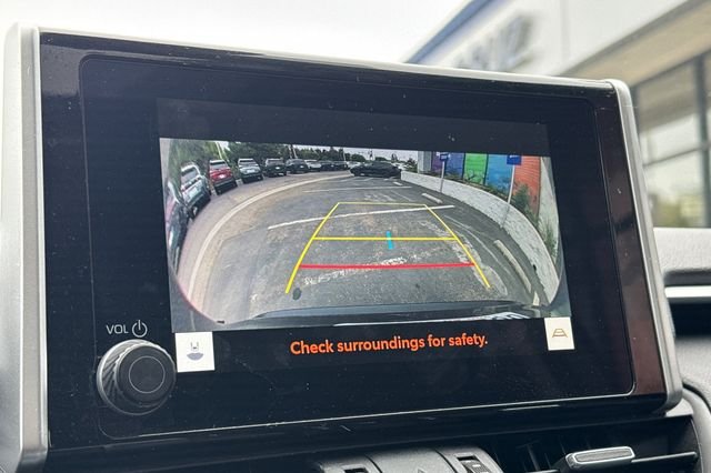 Used 2024  Toyota XLE Premium image 27
