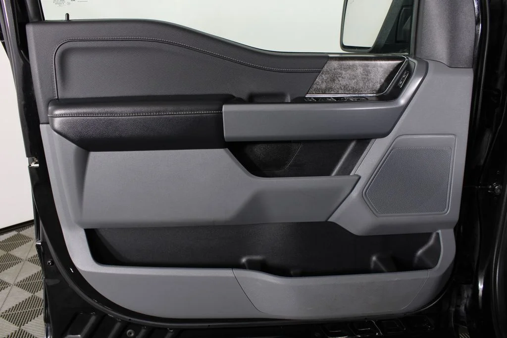 Used 2022 Black Metallic Ford XLT image 10