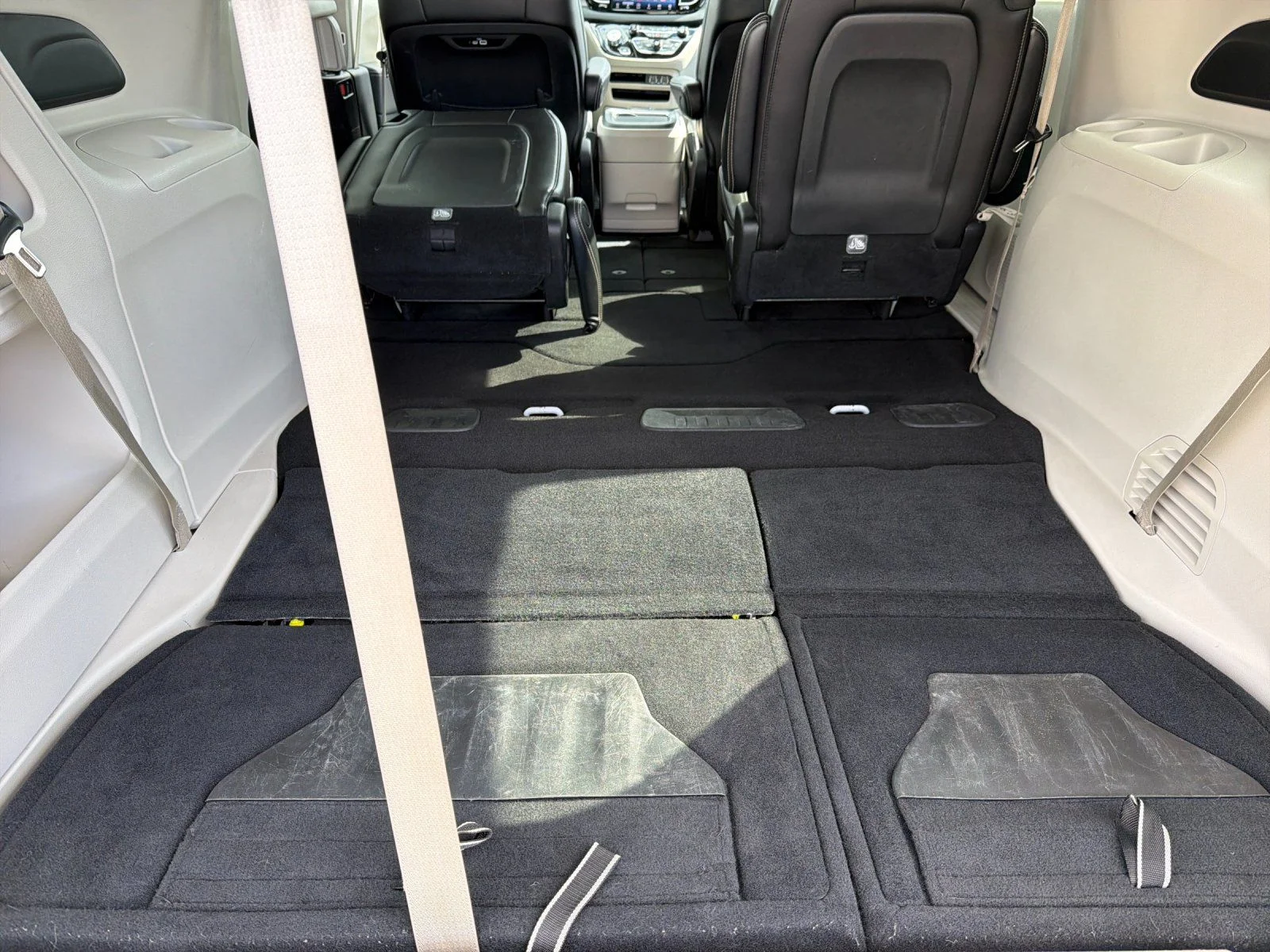 Used 2023 White Chrysler Touring L image 15