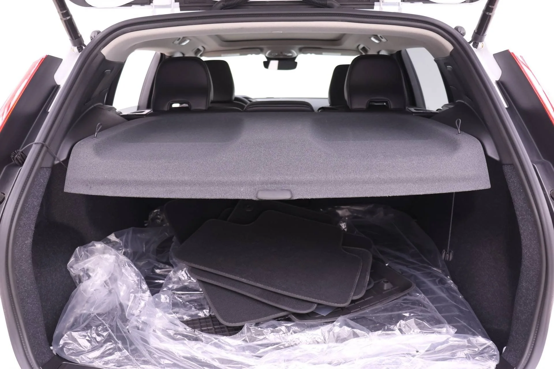 2026 Volvo XC40 Core - Photo 18
