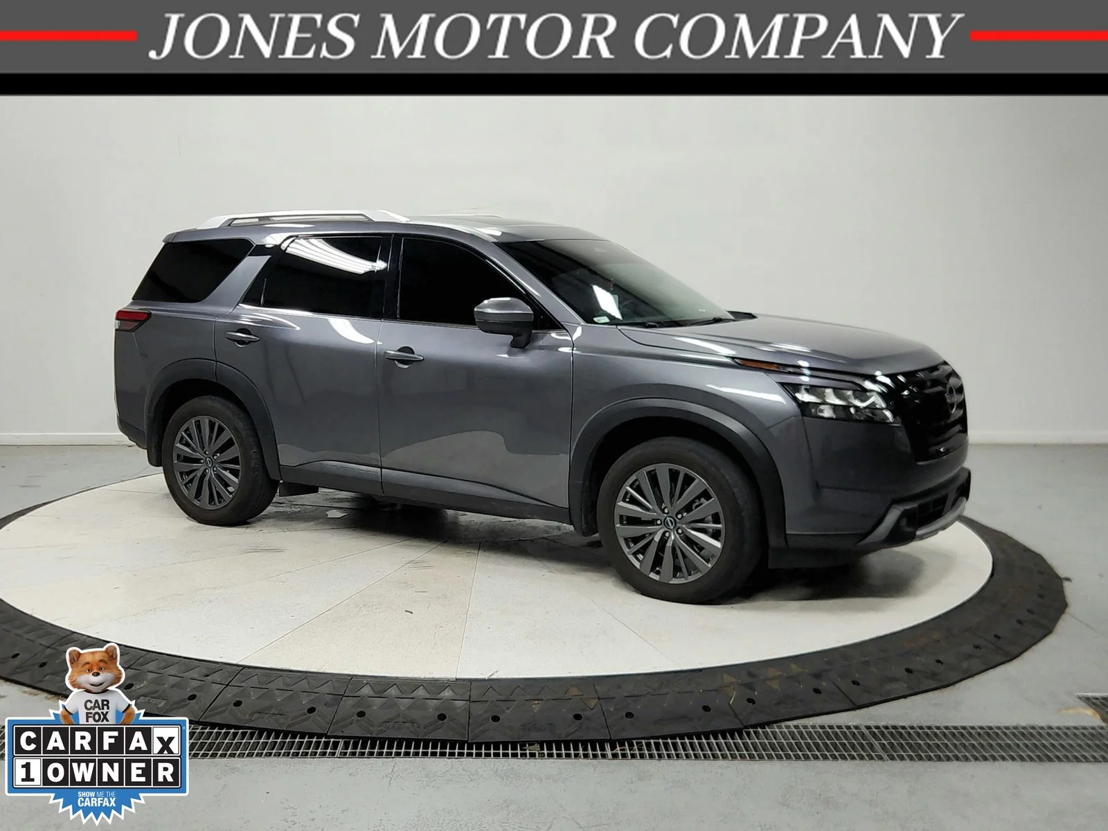 Used 2025 Gray Nissan SL image 1