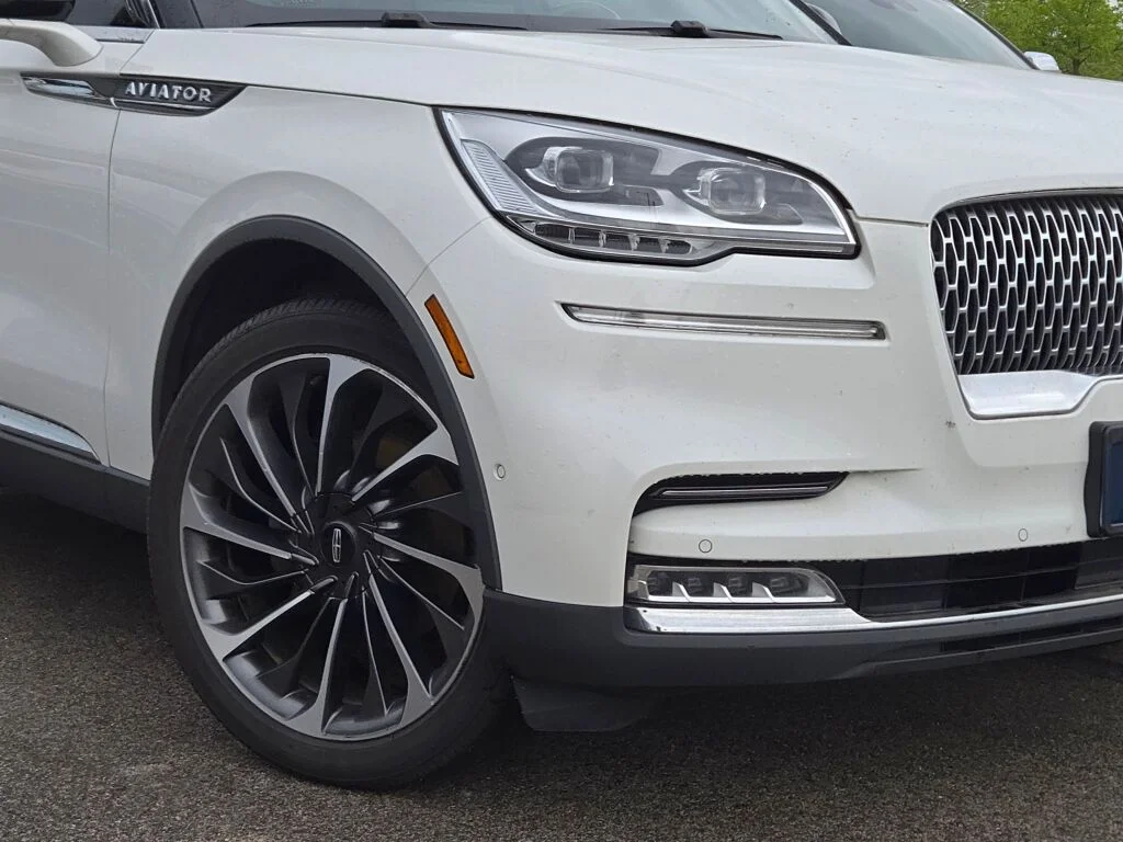 Used 2021 White Lincoln Reserve image 4