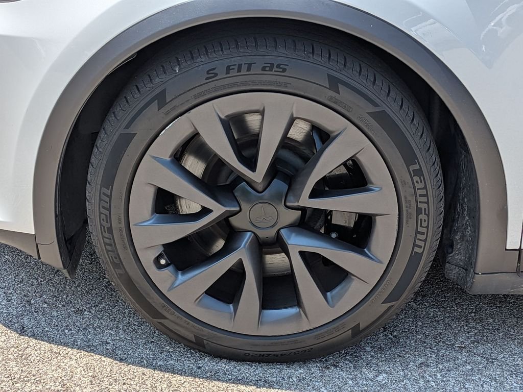 Used 2023 White Tesla Standard Range image 15
