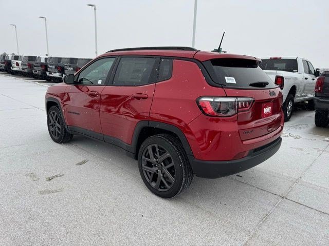 New 2026 Red Hot Pearlcoat Jeep Latitude Altitude image 4