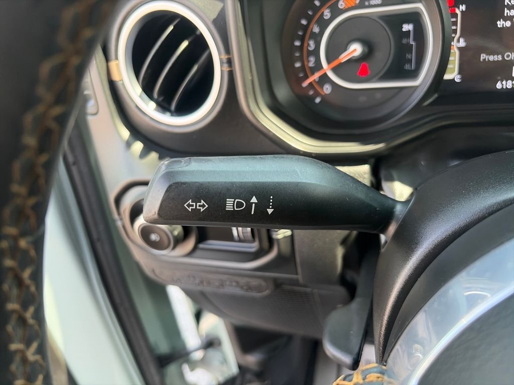 Used 2024 Earl Clearcoat Jeep Sahara image 38