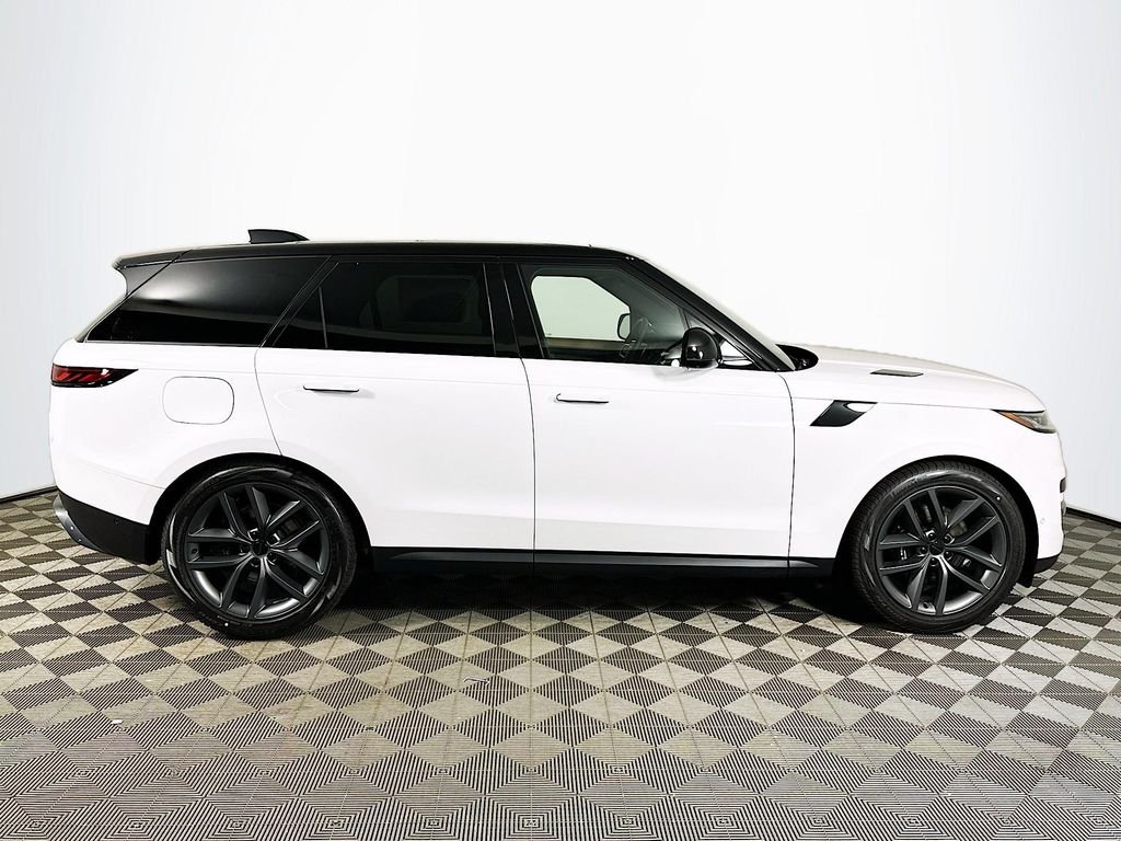 Used 2026 Ostuni Pearl White Premium Metallic Land Rover SE image 4