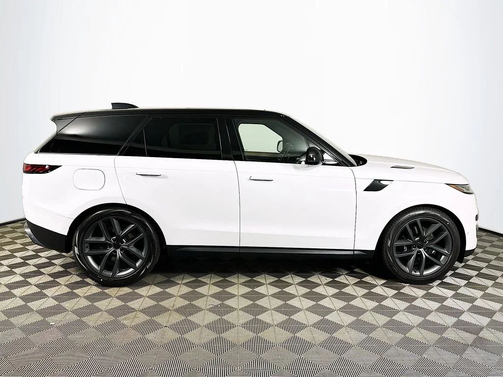 Used 2026 Ostuni Pearl White Premium Metallic Land Rover SE image 4