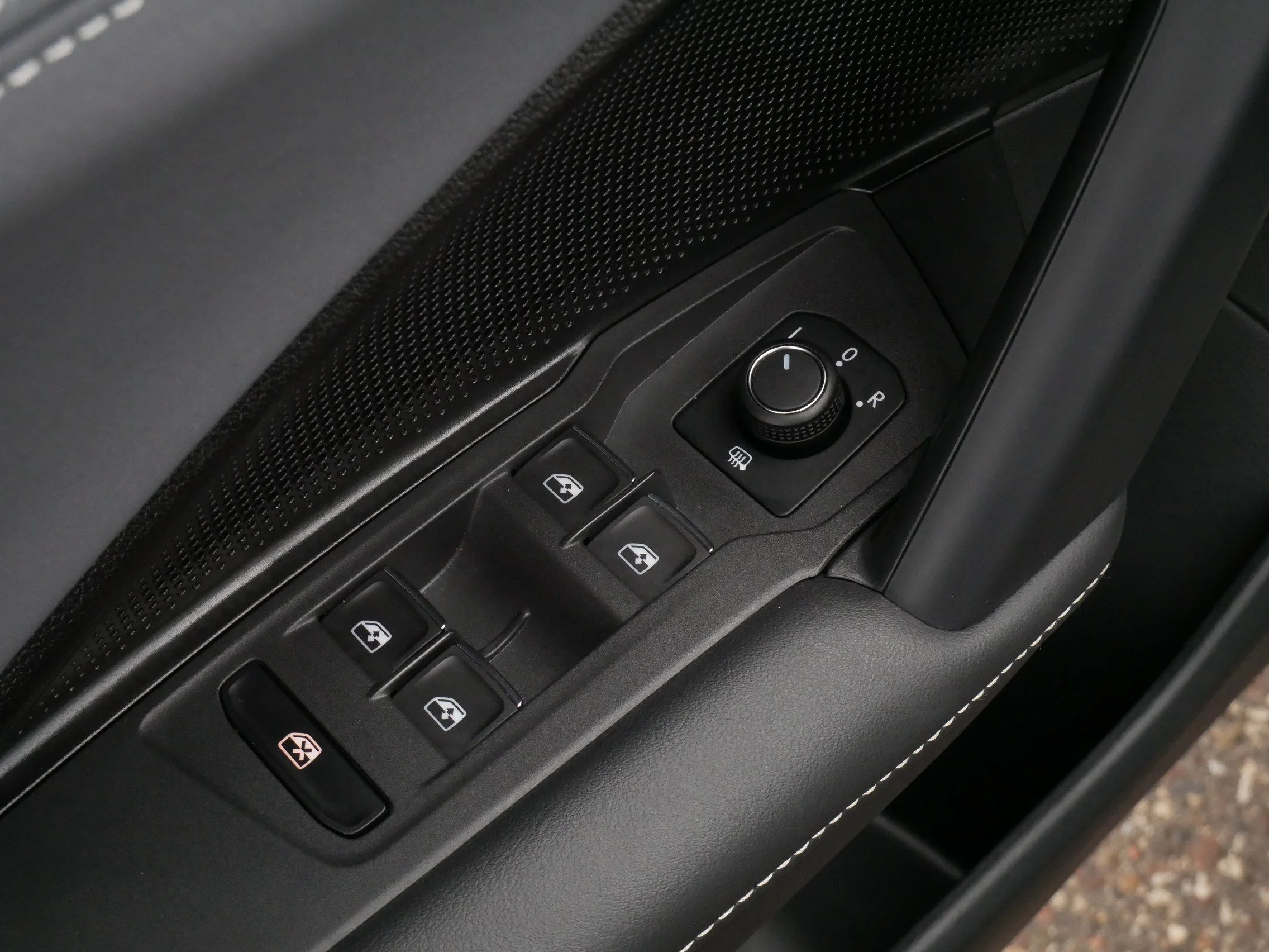 Certified Used 2025 Sandstone Volkswagen SE R-Line Black image 19
