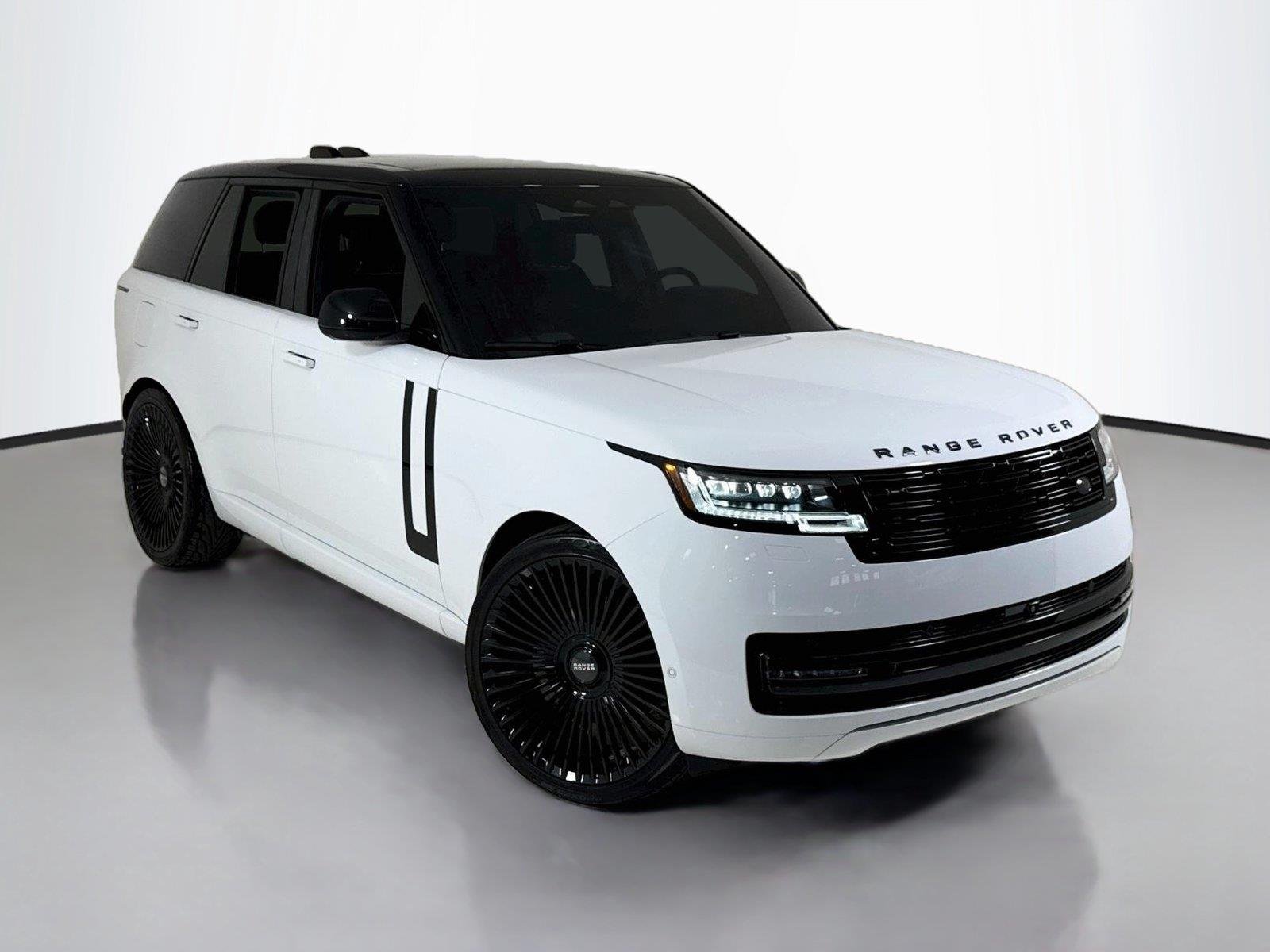 Used 2025 Fuji White Land Rover SE | 24