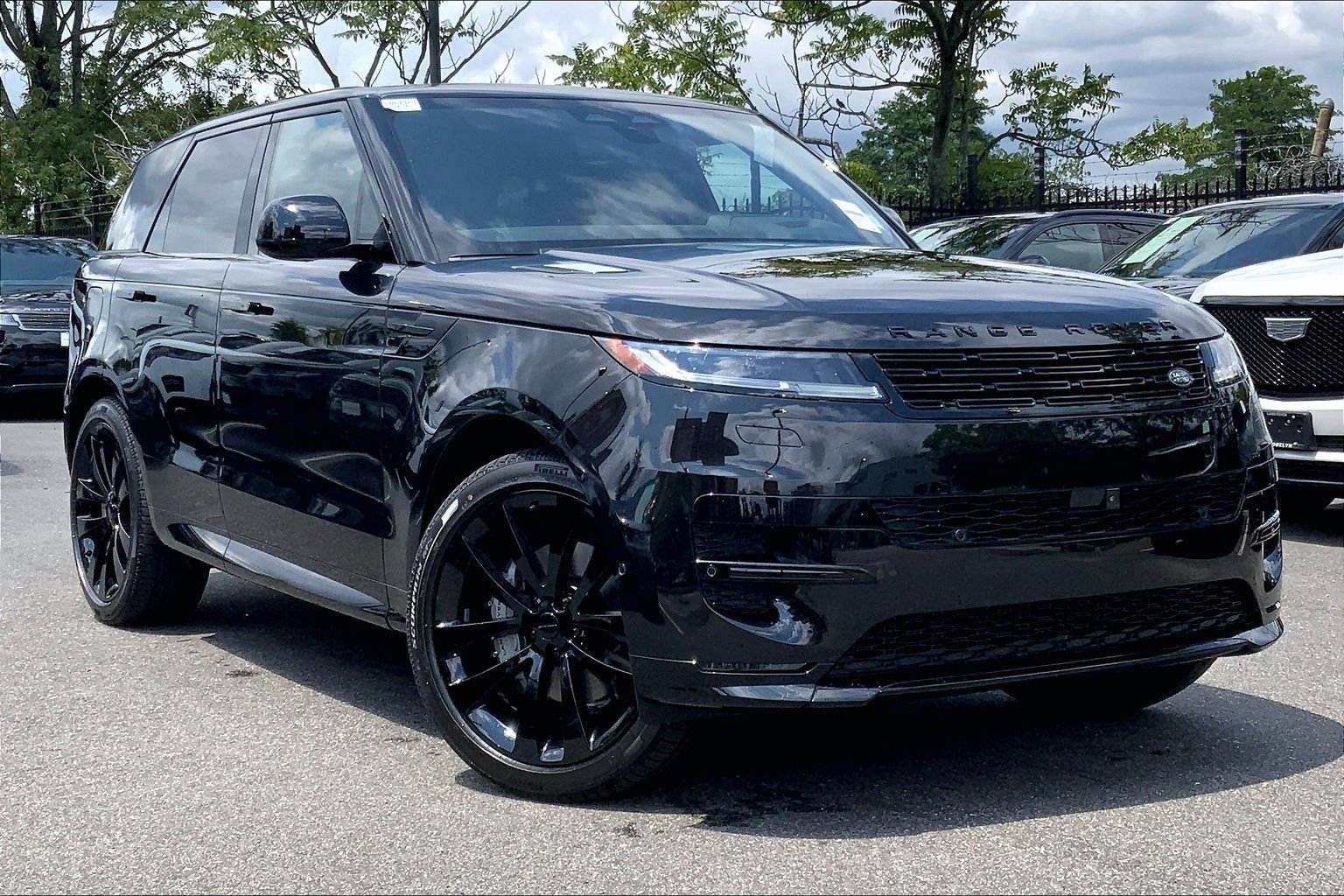 New 2026 Santorini Black Land Rover Dynamic SE image 2