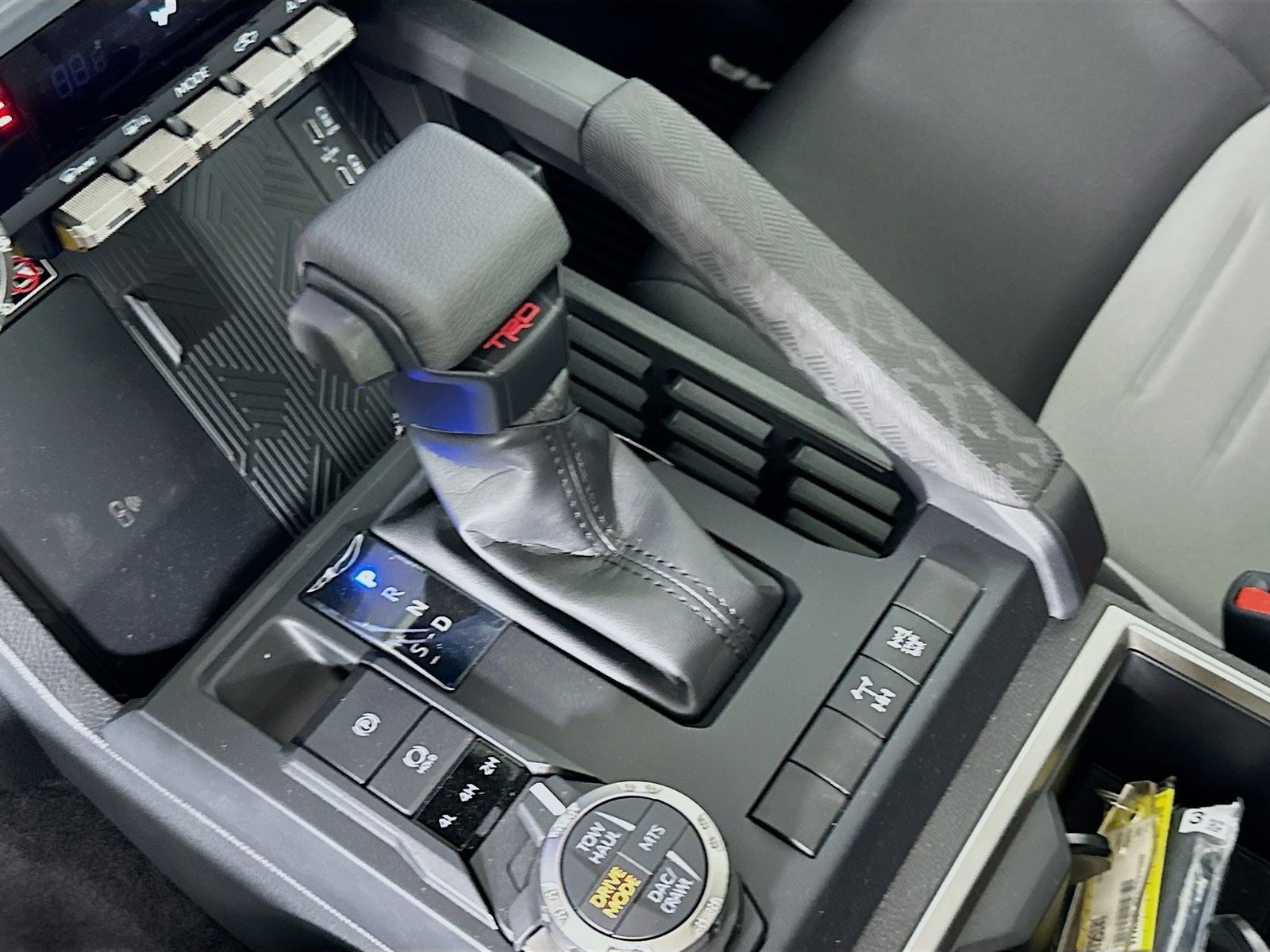 2025 Toyota Tacoma TRD Off Road - Photo 17