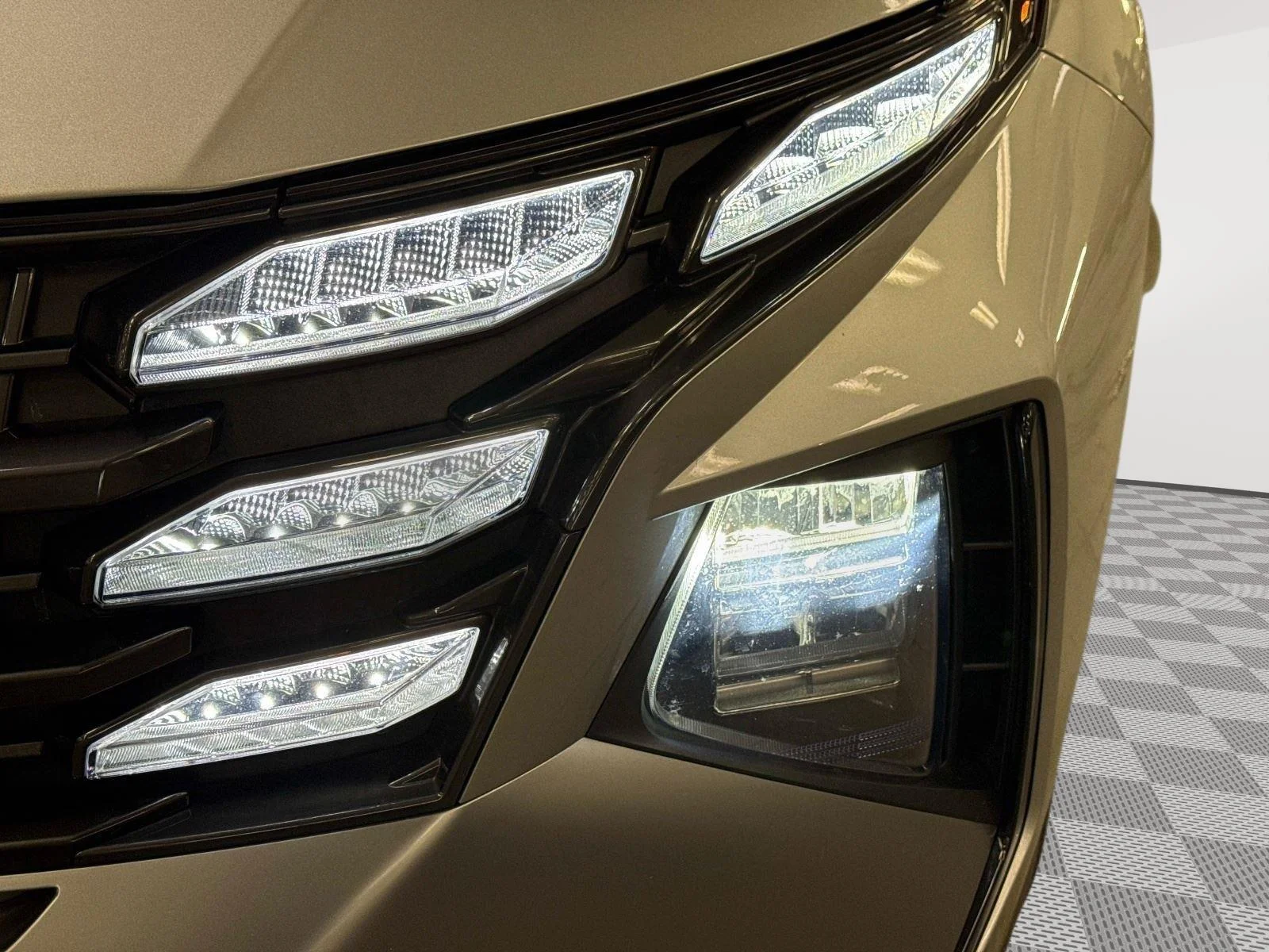 Used 2025 Shimmering Silver Hyundai SE image 10