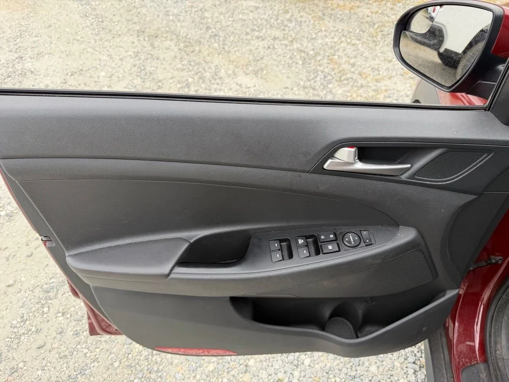 Used 2019 Red Hyundai SE image 20