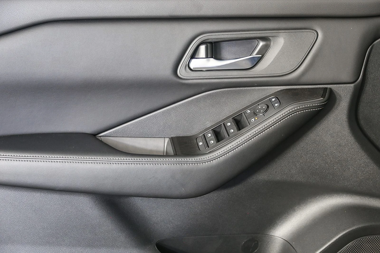 2025 Nissan Rogue SV - Photo 22