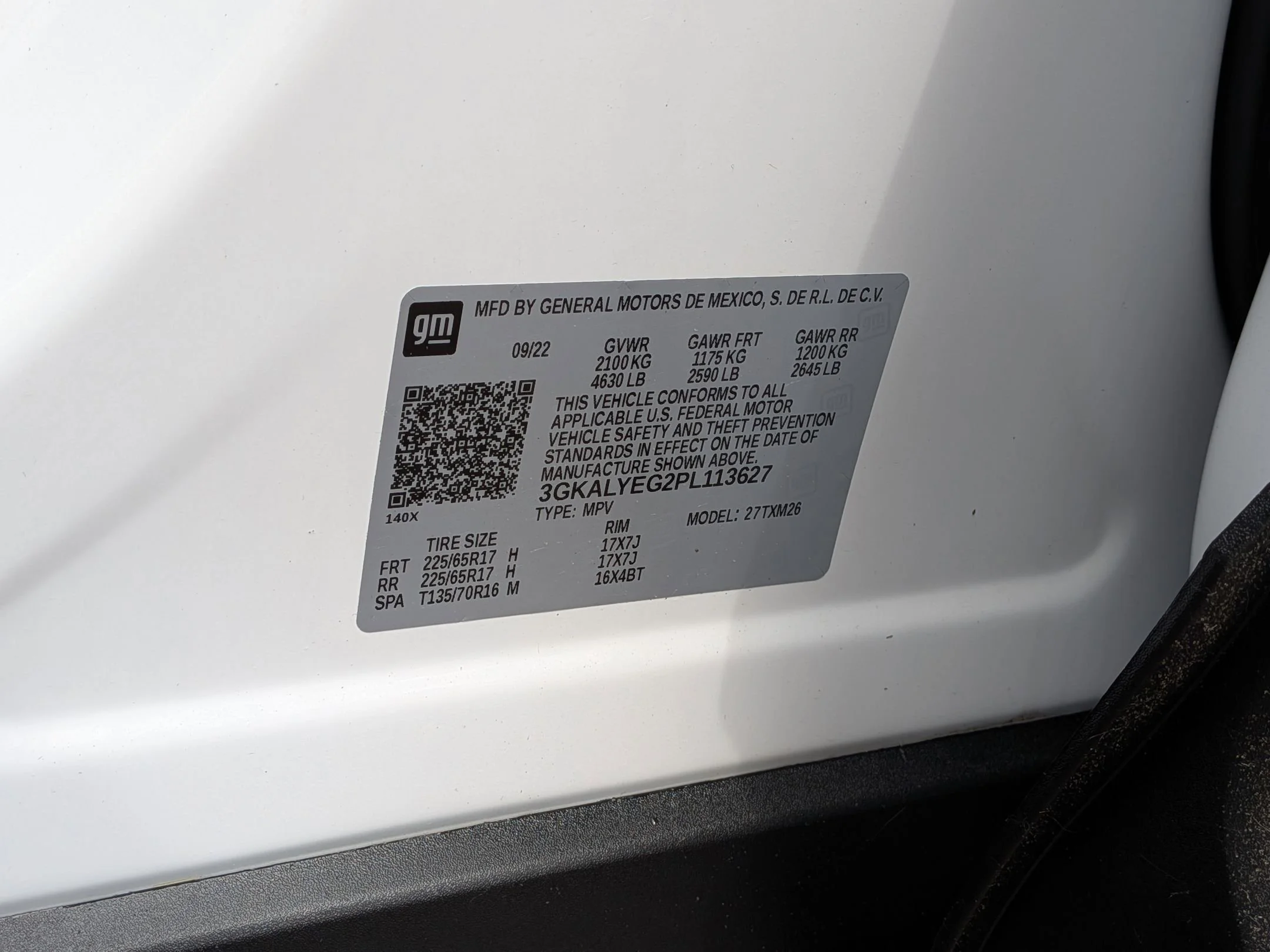 Used 2023 White Frost Tricoat GMC AT4 image 34