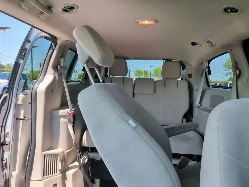 Used 2012 Silver Dodge SXT image 28