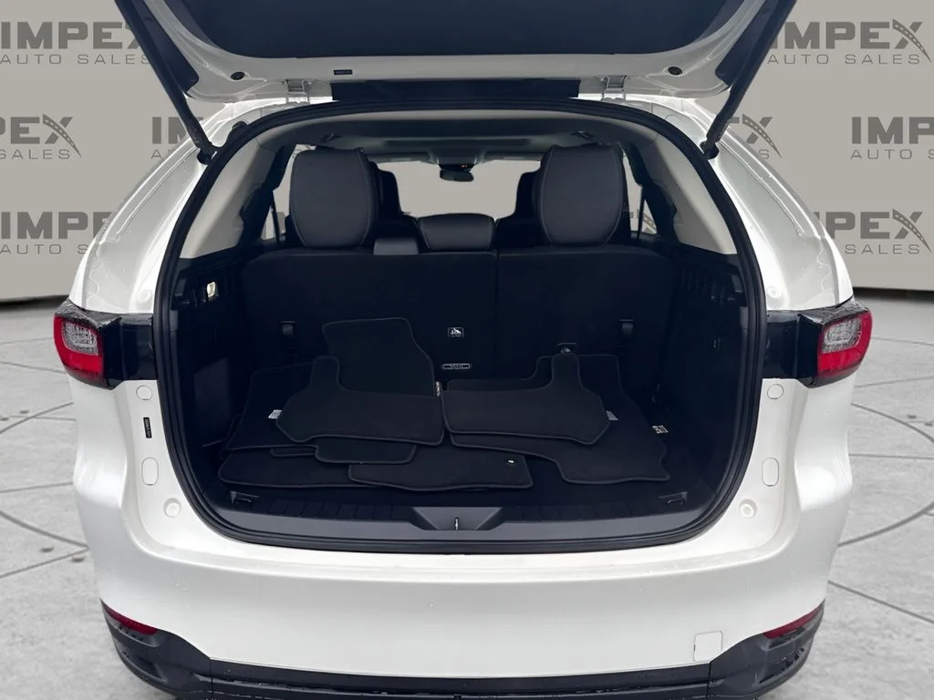 Used 2024 White Mazda Preferred image 18