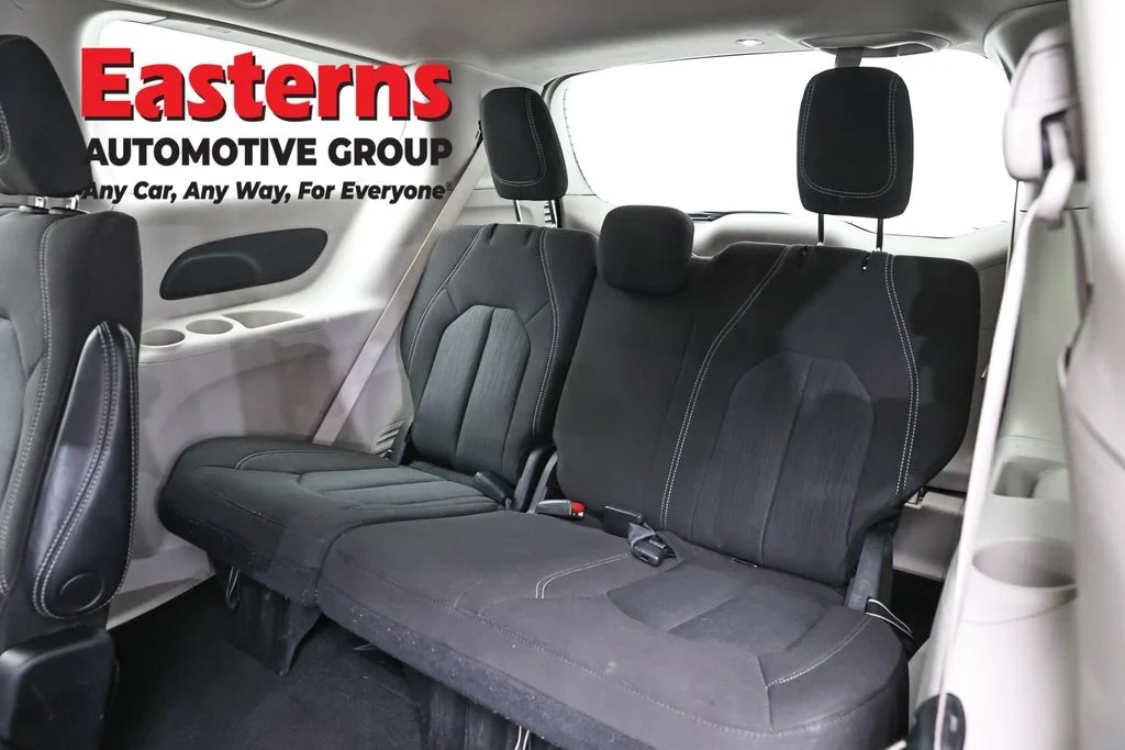 Used 2023 Silver Chrysler LX image 26