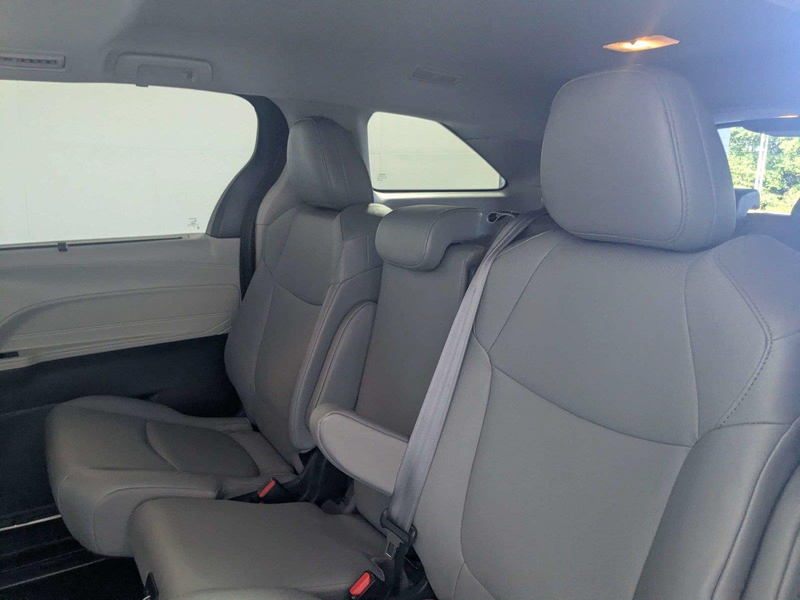 2024 Toyota Sienna XLE - Photo 35