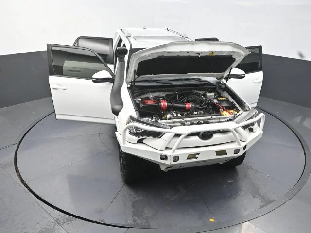 Used 2016 White Toyota SR5 Premium image 41