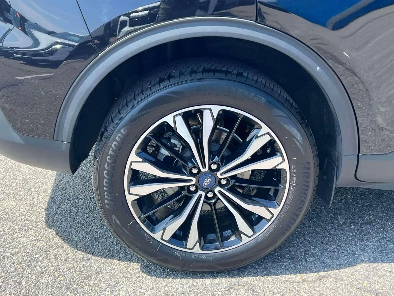 Used 2022 AGATE BLACK METALLIC Ford SE image 11