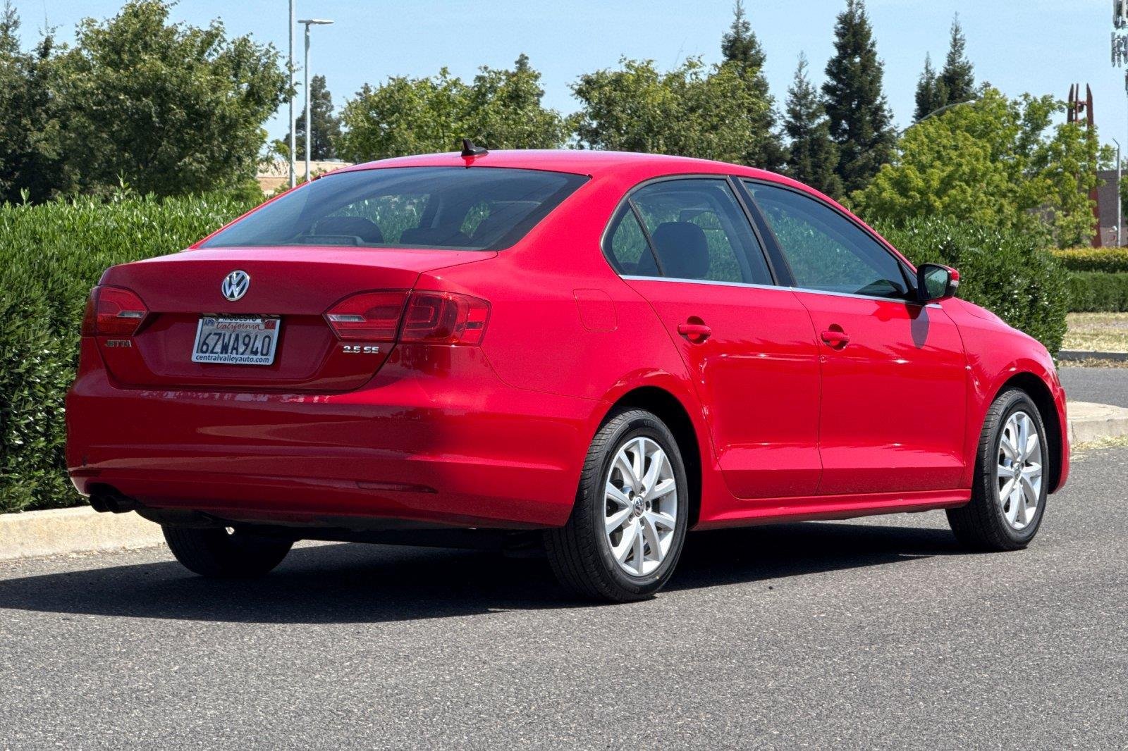 Used 2013 Tornado Red Volkswagen SE w/Convenience image 3