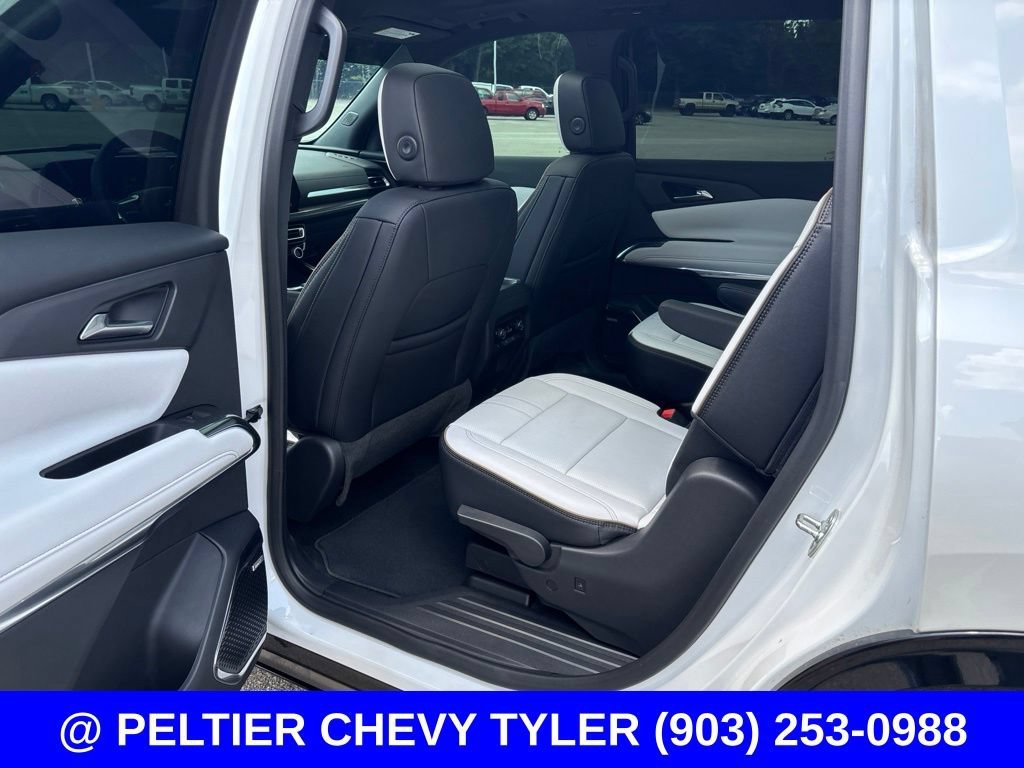 Used 2025 Iridescent Pearl Tricoat Chevrolet High Country image 19