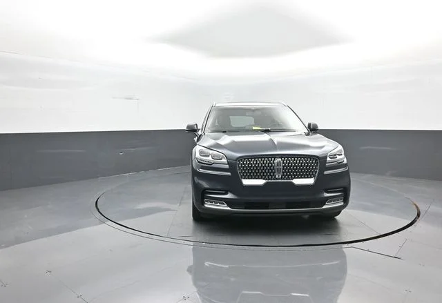 Used 2022 Blue Metallic Lincoln Reserve image 3